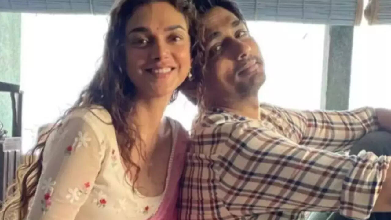 Aditi on Sid's request to skip clapping for him on screen