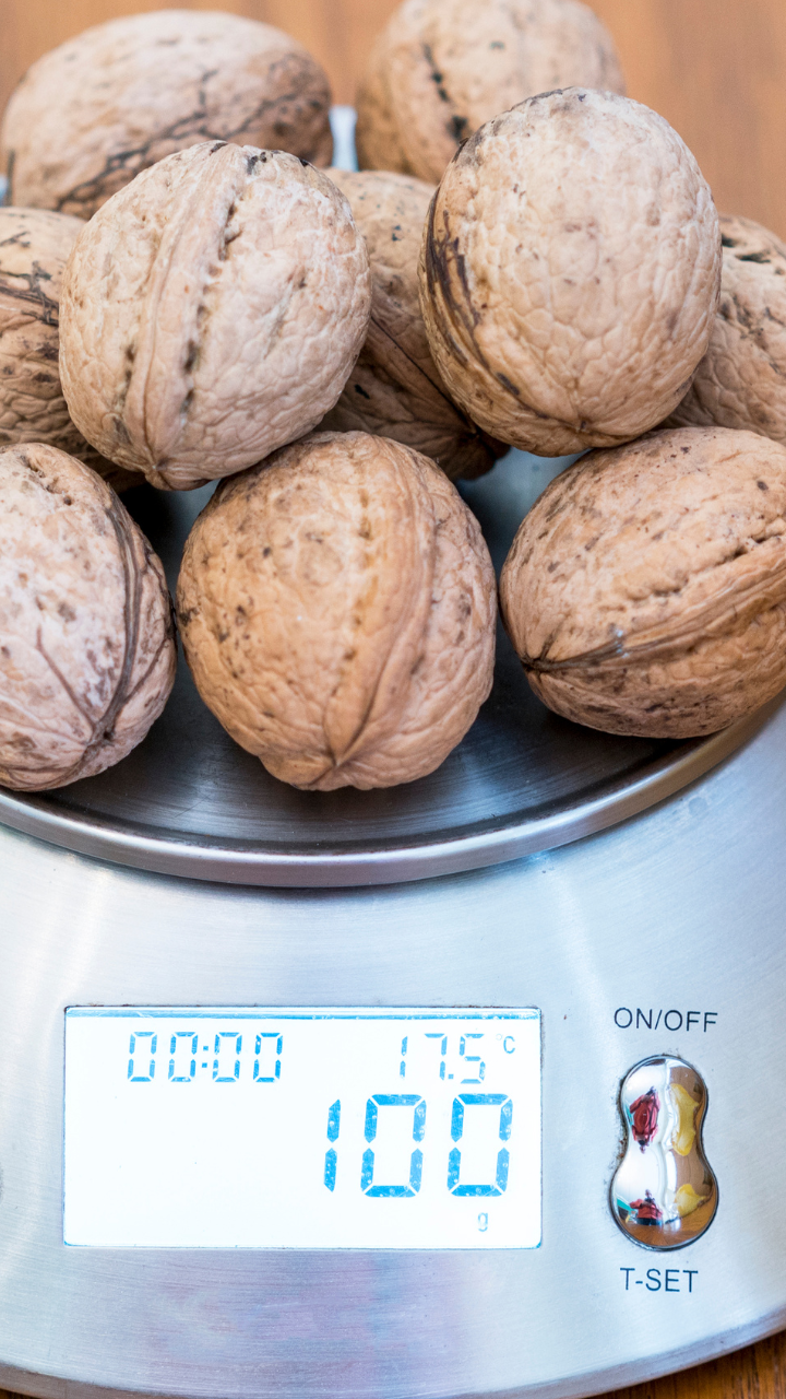 All the nutrients you can get from 100 grams of walnuts