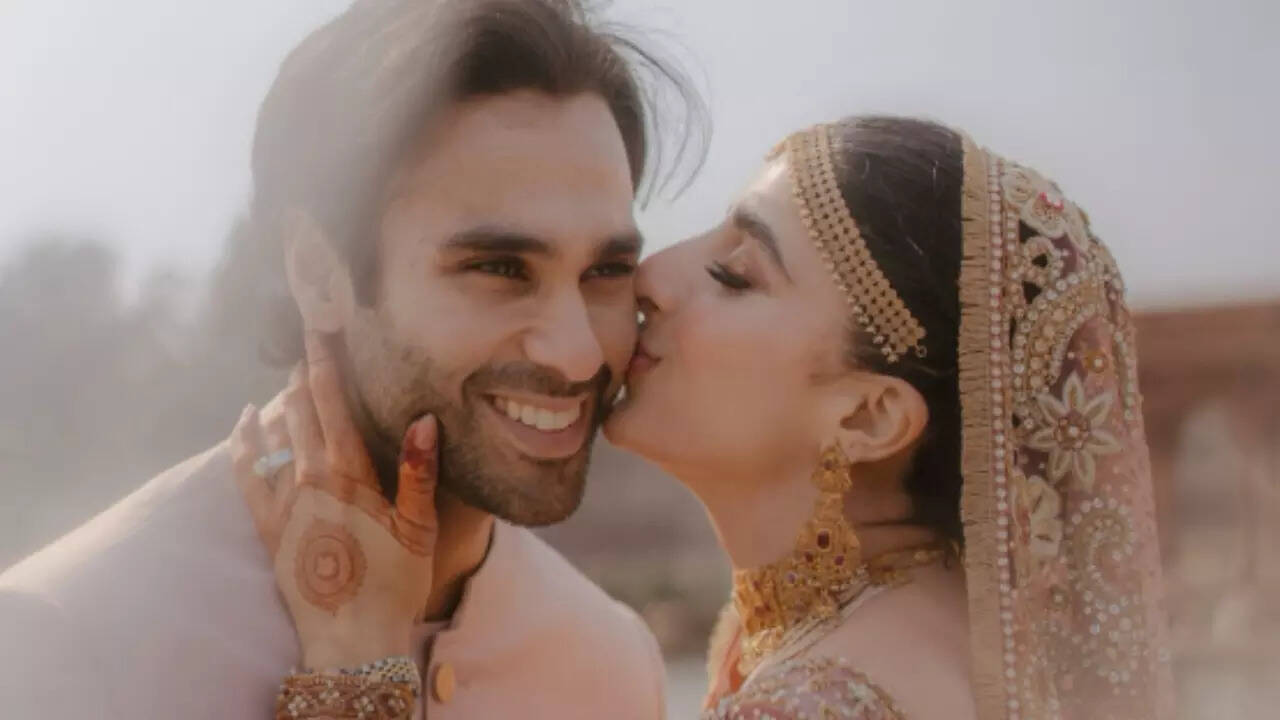 Ameer gushes over wife Mawra: Got my Laila Alhamdulillah