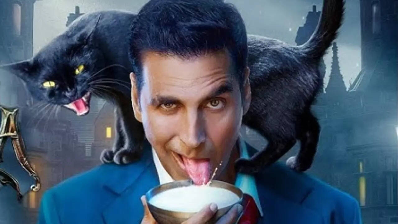 Akshay & Tabu film classical dance sequence for ‘BB’