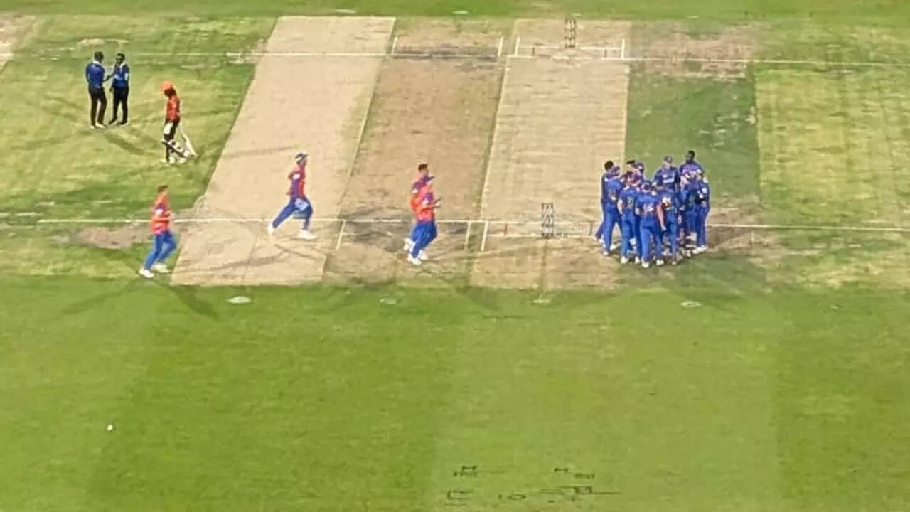 SA20 Final Live: Sunrisers chip away with regular wickets