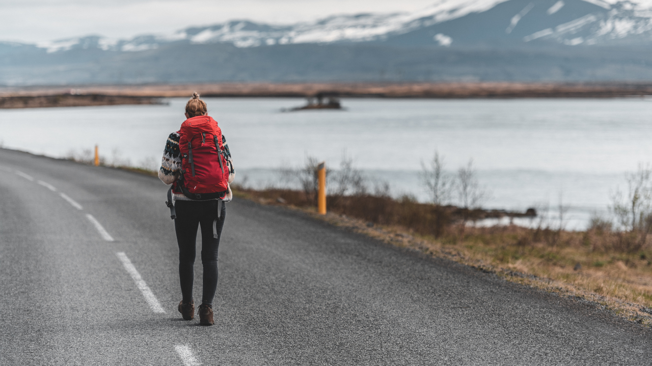 Walking with a rucksack: This walking technique for 150 minutes a week can transform your body