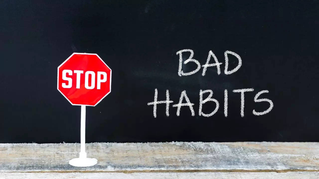 25 tiny bad habits to quit for a better life