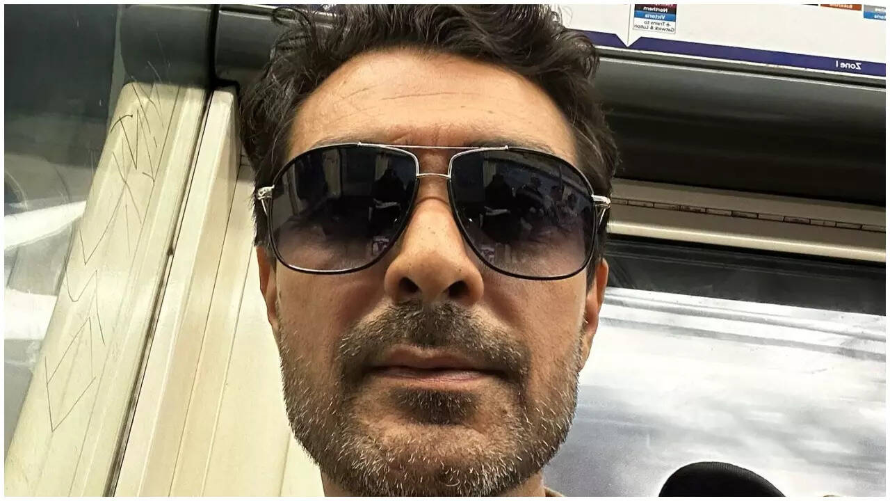 THIS Pakistani actor wins hearts with his fluency in Sanskrit