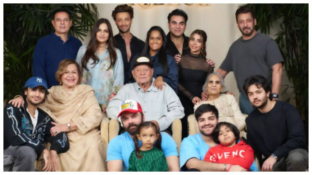 Salman Khan celebrates 'Familitines Day' with family