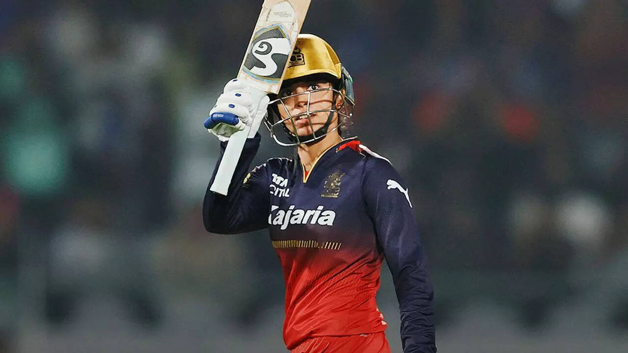 WPL Live: Mandhana slams 27-ball fifty to lead RCB run-chase against DC