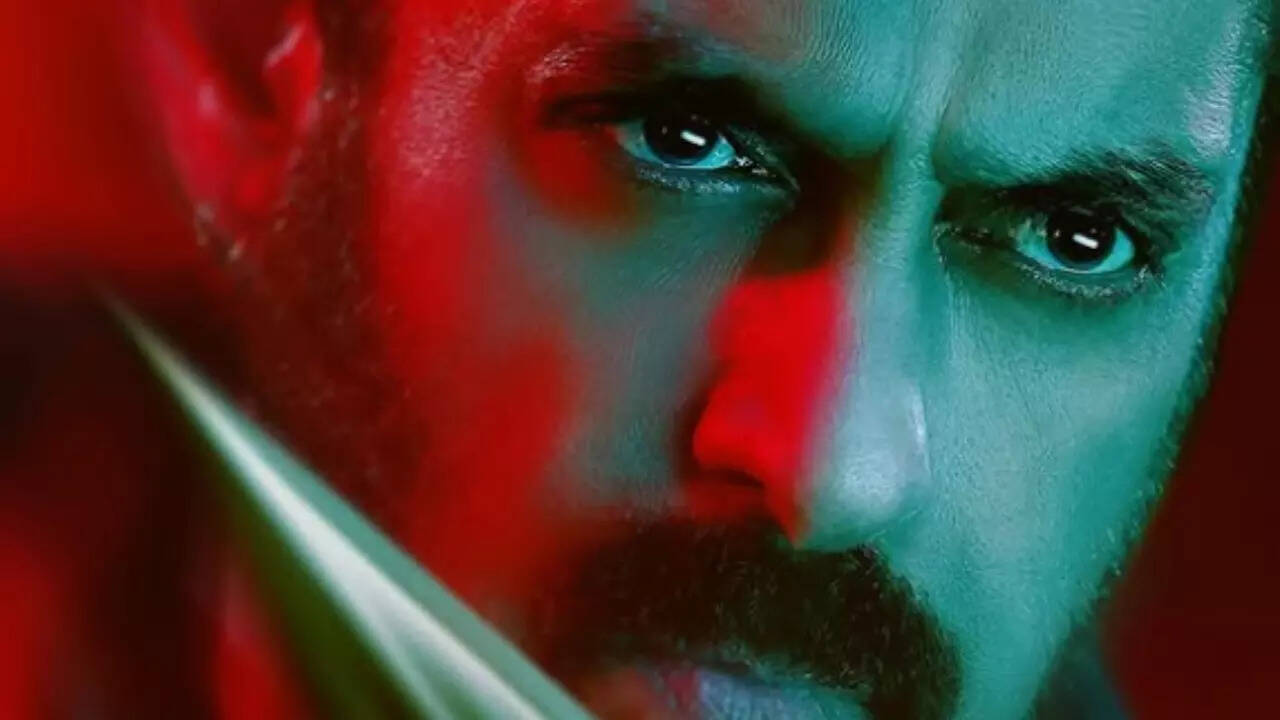 Salman unveils intense new poster of 'Sikandar'