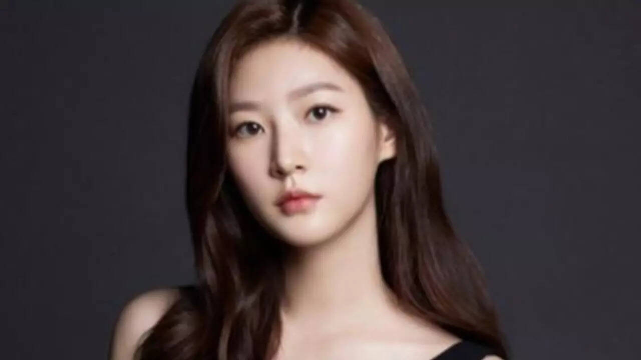 Kim Sae-ron's father blames YouTuber for her demise