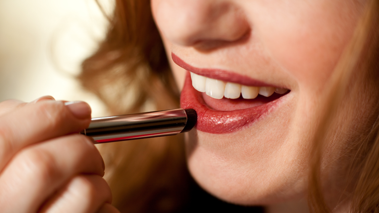 Love wearing your favourite lipstick? It might lead to THESE dangerous diseases!