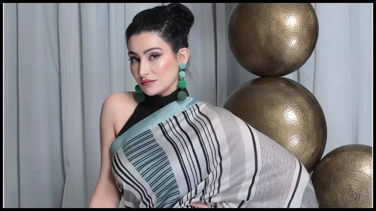 Shalini Passi's educational qualification