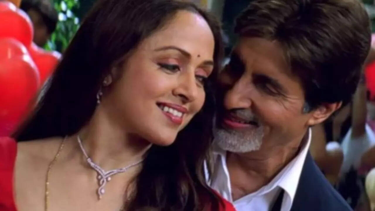 'Hema Malini wanted her blouse stitched tight in Baghban'