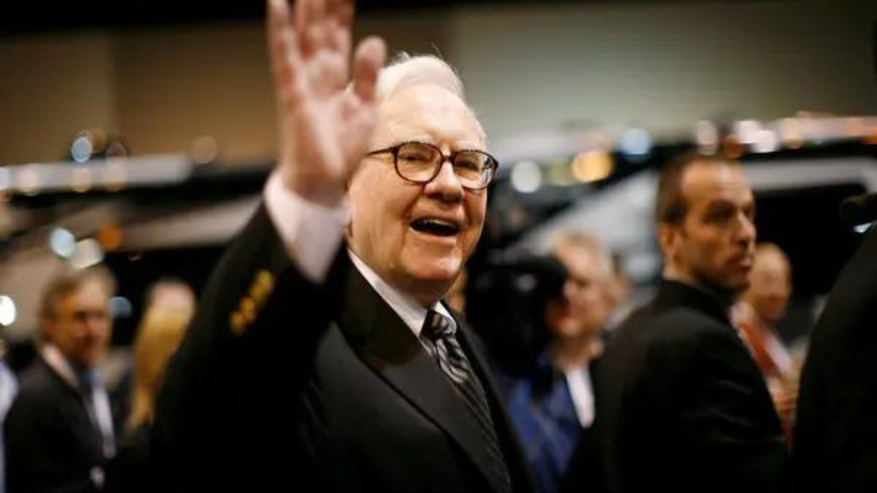 The Headlines – Warren Buffett readies for big bets, How Berkshire Hathaway plans to utilize $321 Billion cash reserve