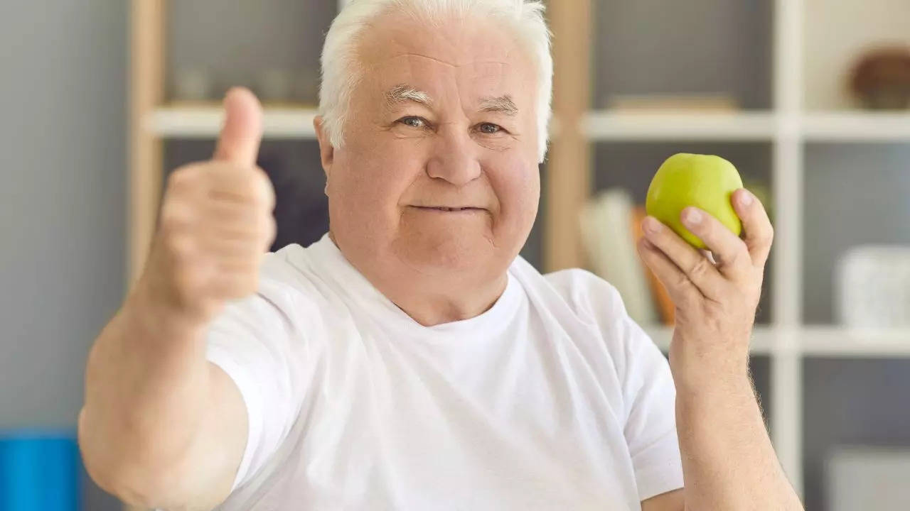 100-year-old man still hits the gym and drives! This is his secret