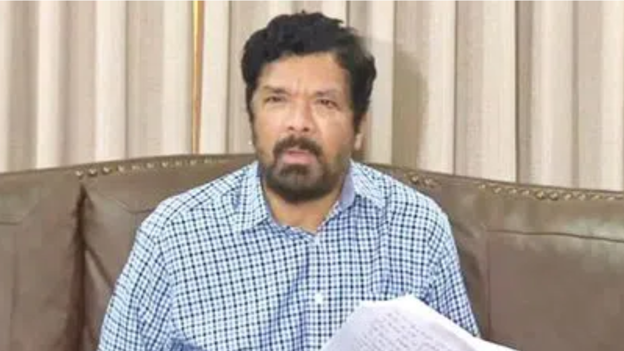Posani Krishna Murali taken into custody in Hyderabad