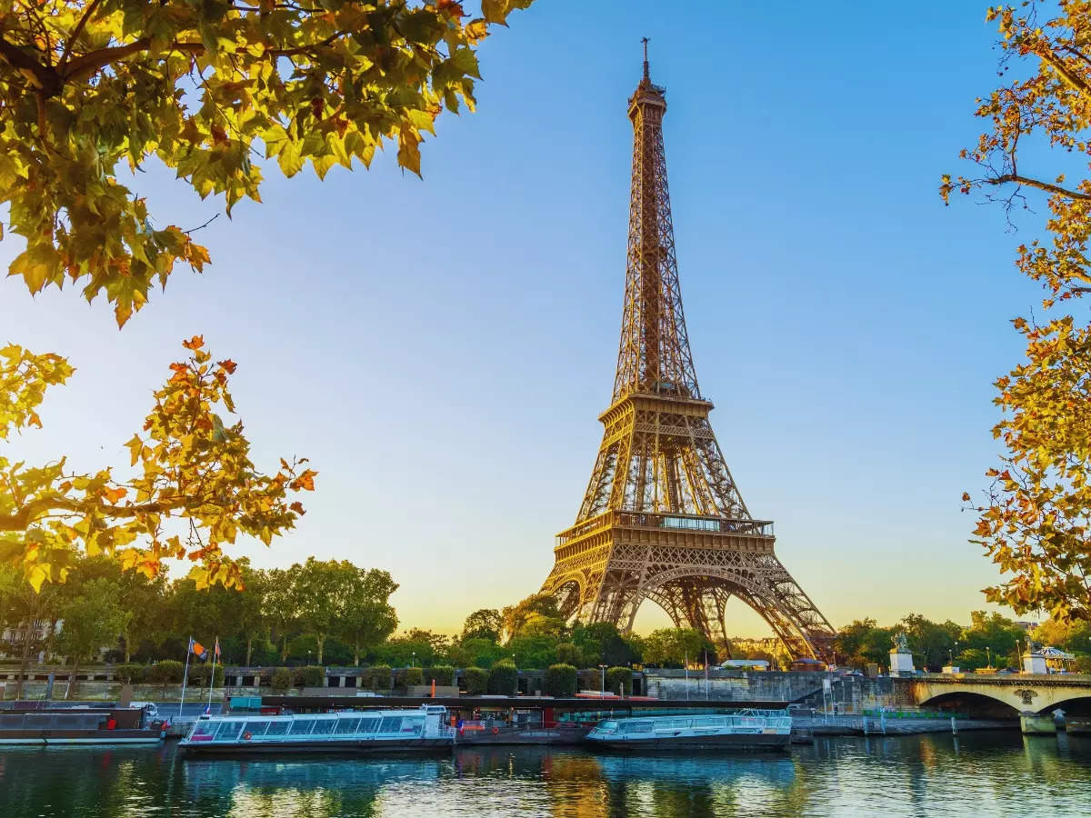 6 fascinating stories behind Paris' most famous landmarks