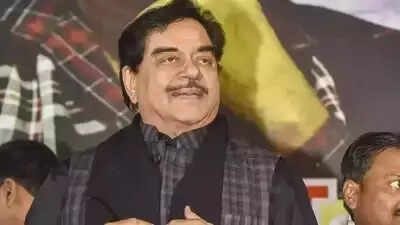 Shatrughan Sinha on Sanjay Dutt: "We tried, but he isn’t meeting us"