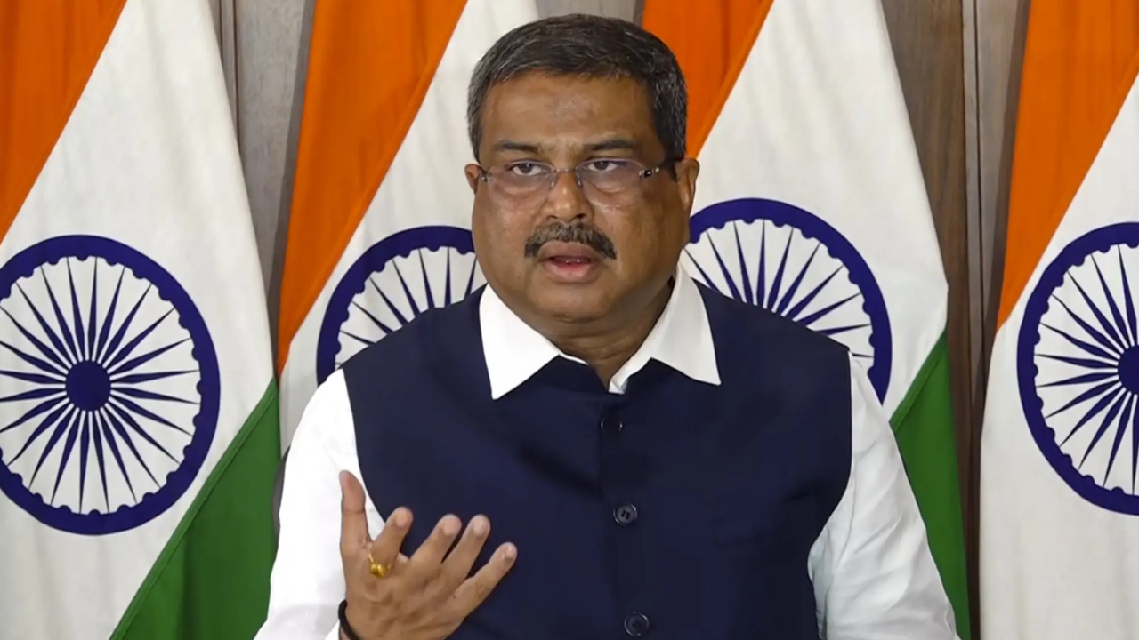 Education minister clarifies NEP 2020 doesn't impose Hindi and promotes education in the mother tongue