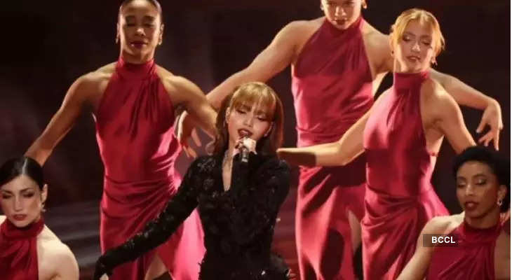 Lisa's James Bond-themed performance at Oscars