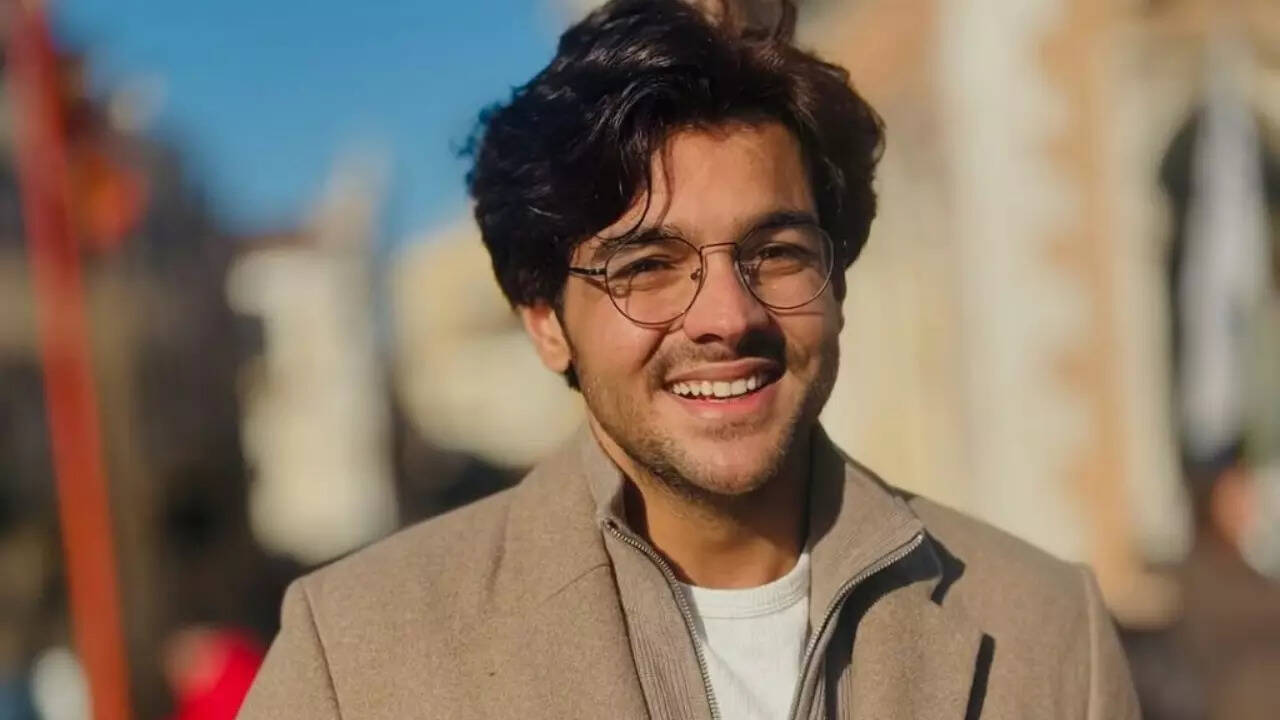 Ashish Chanchlani becomes emotional in his new video