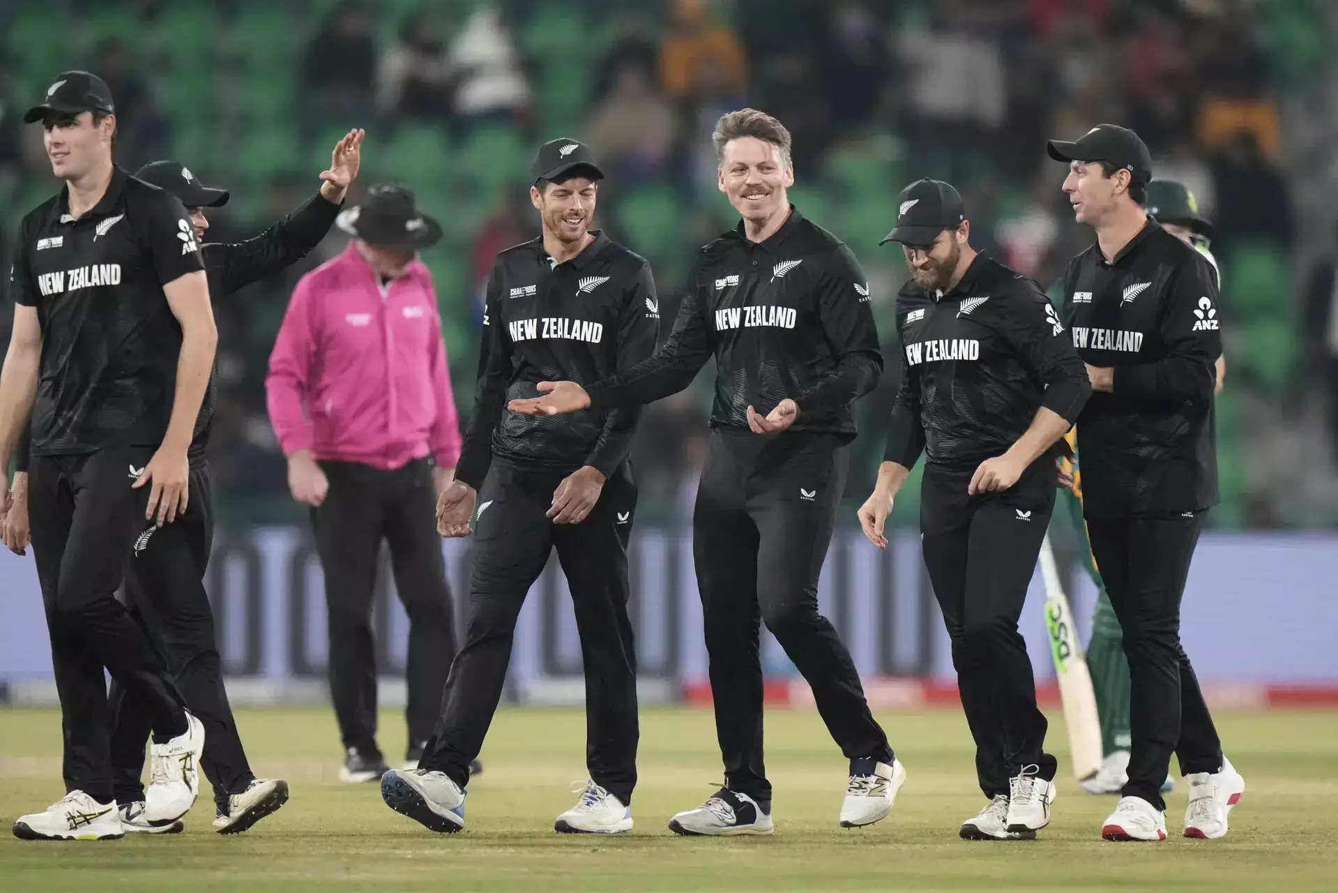 NZ outbat SA to set up Champions Trophy final with India