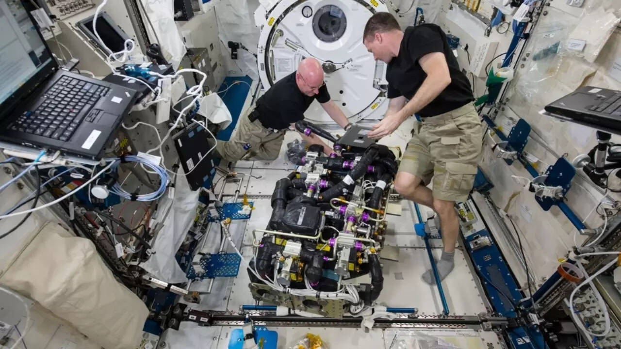 ISS (1)