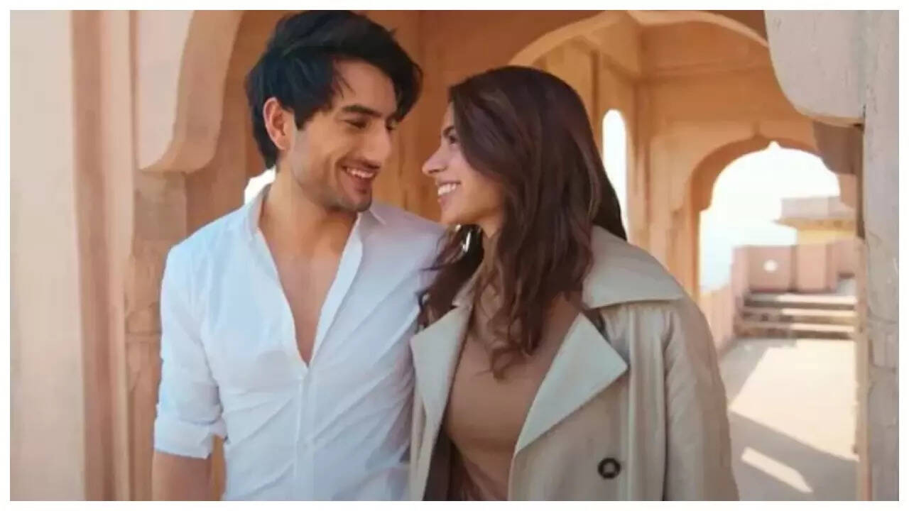 'Nadaaniyan' fan reviews: Netizens call it 'unbearable