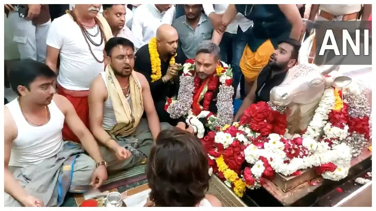 Honey Singh seeks blessings atUjjain aidst legal battle
