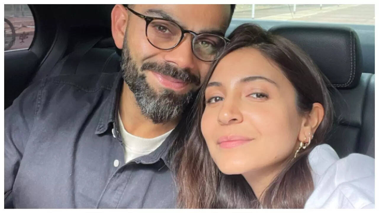 Fans ask Anushka to tell Virat 'ajj century maarna'