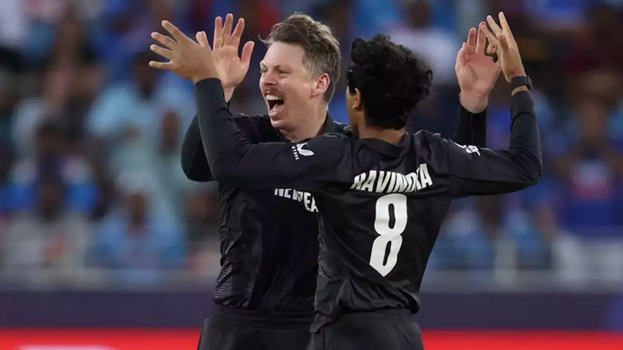 Three wickets for 17 runs! NZ spinners put India under pressure