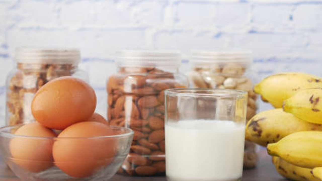 Egg vs almond: Which has more protein?