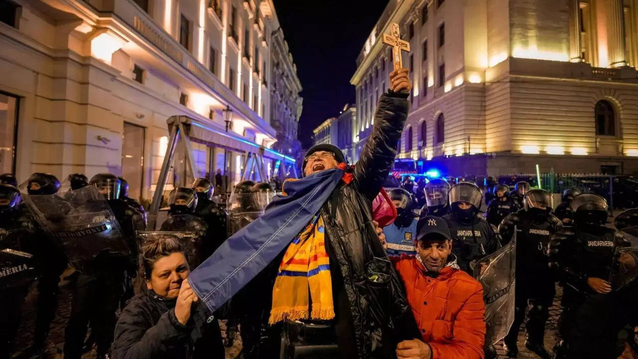Romanian court upholds the ban on far-right Georgescu's presidential bid