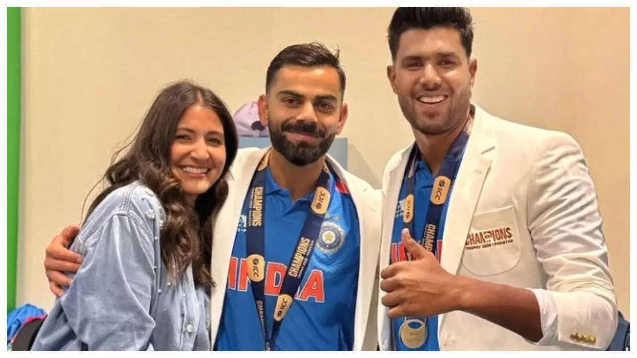 Virat-Anushka strike a happy pose with Harshit