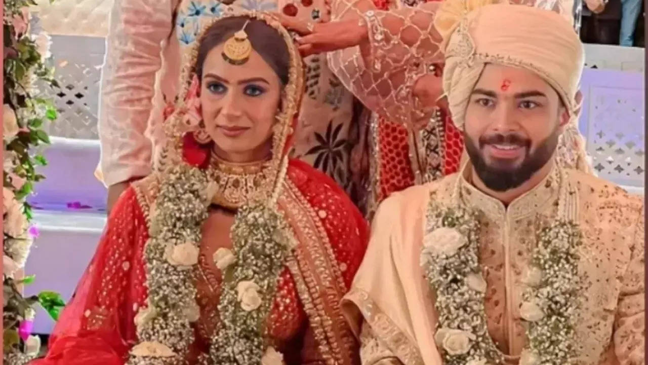 First picture of Rishabh Pant's sister's stylish wedding