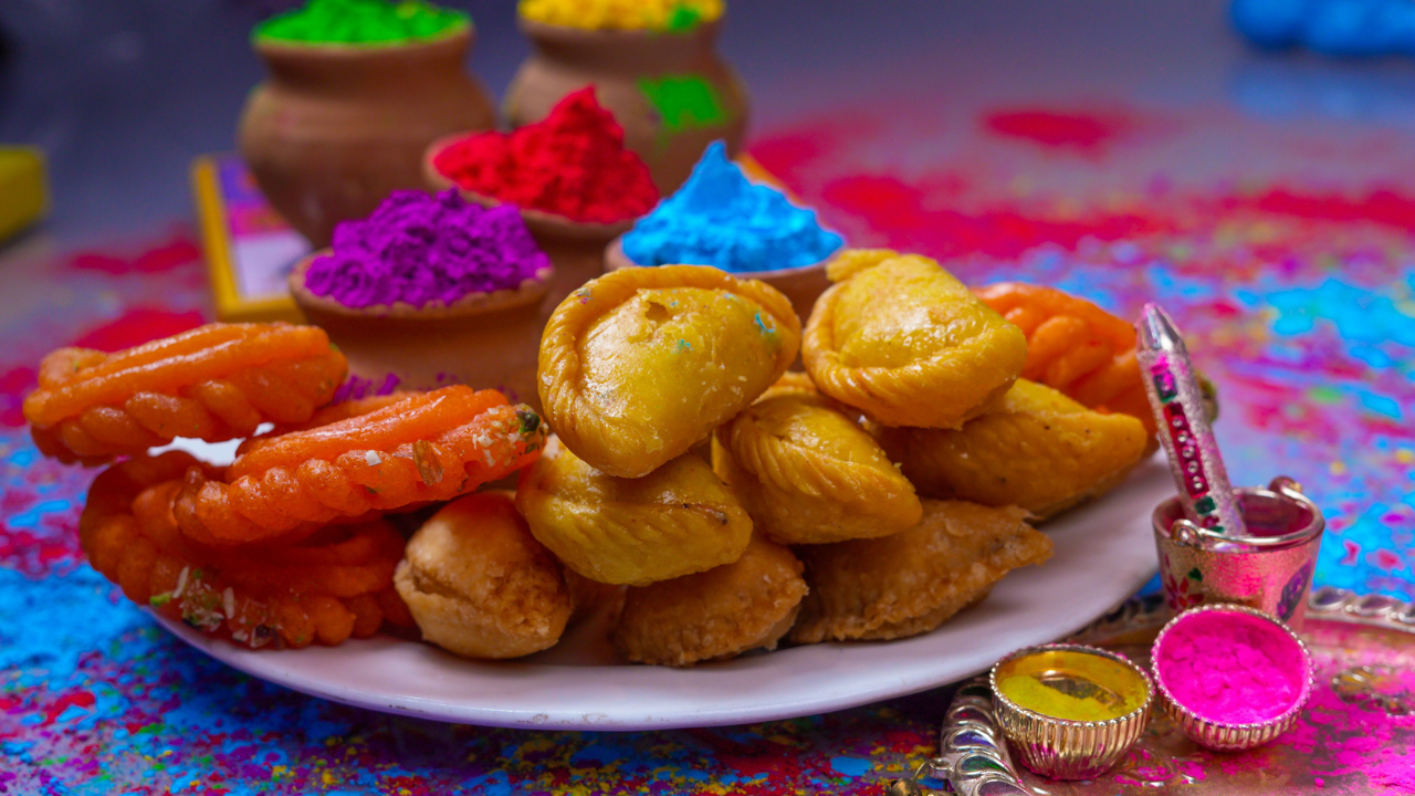 Old Delhi is famous for Sindhi gujiyas
