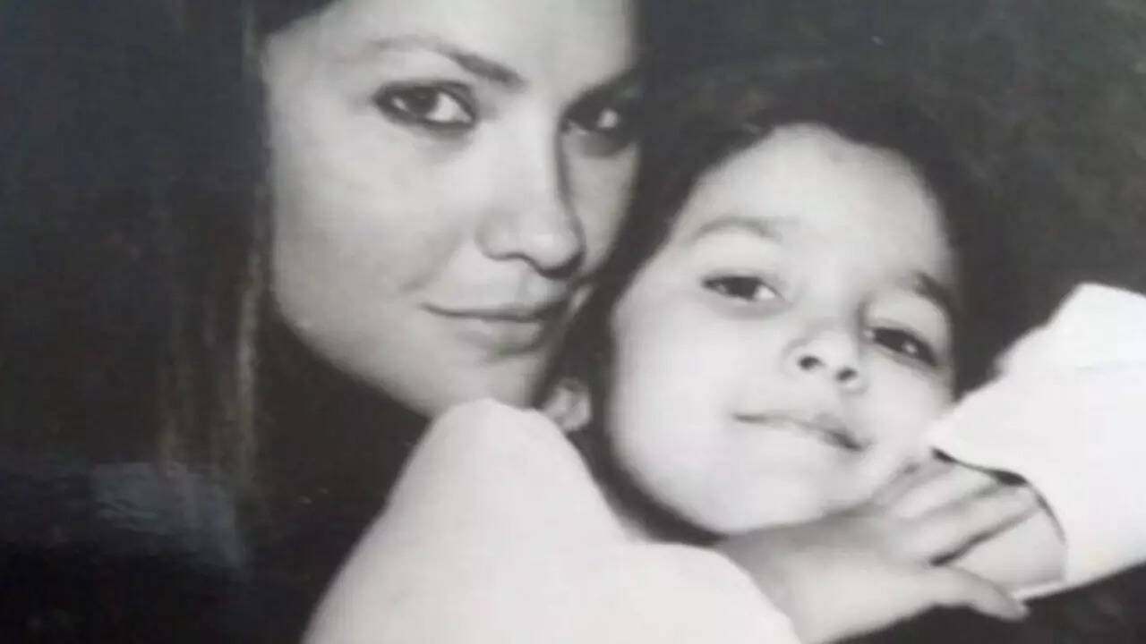 Pooja shares rare childhood pic with Alia on b'day