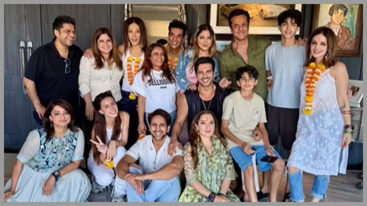 Sussanne celebrates Holi with Arslan, Zayed, Fardeen