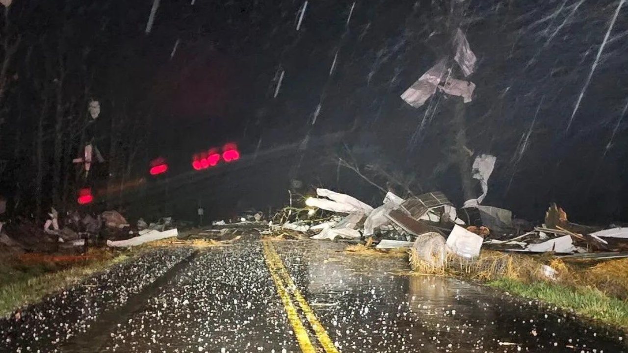 US monster storm: Threat of tornadoes and wildfires wreak havoc leaving at least 17 dead