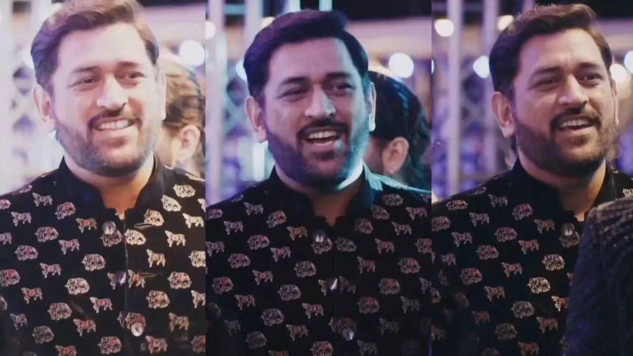 MS Dhoni sings Atif Aslam's iconic song ‘Woh lamhe woh baatein’