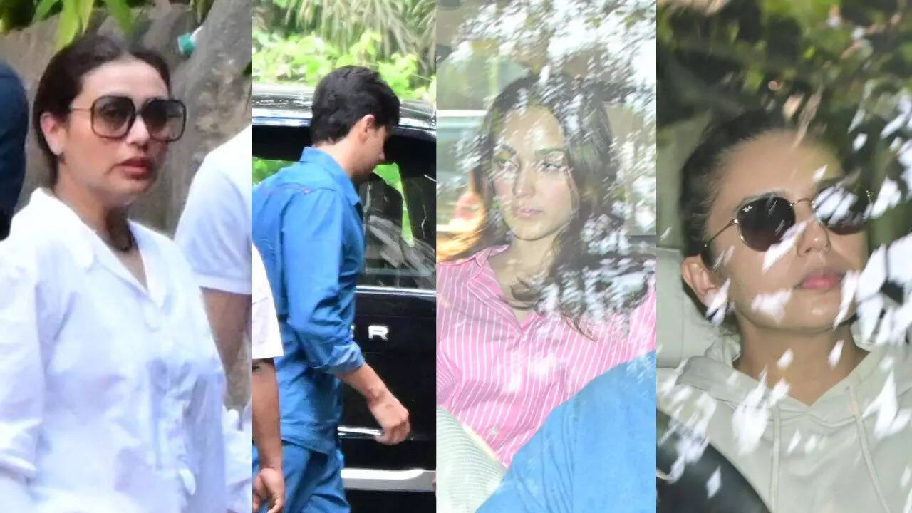 Rani, Sid-Kiara,Huma and others visit Ayan's house