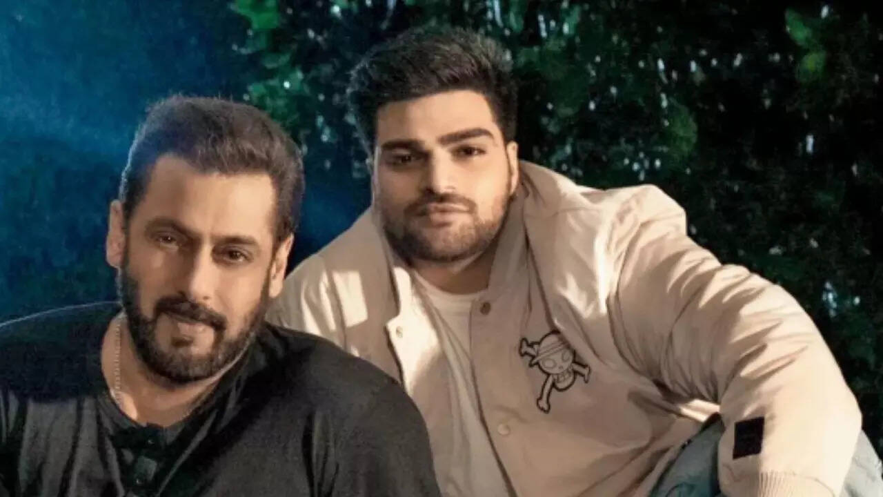 Ayaan reacts to uncle Salman's old joke on 'nepotism tag'