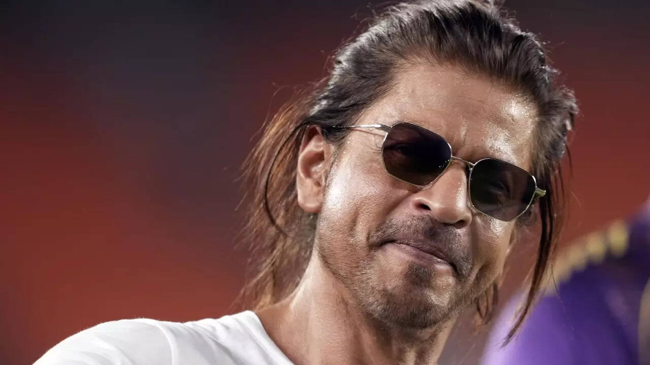 SRK cordon off the media from 'Jawan' press conference?