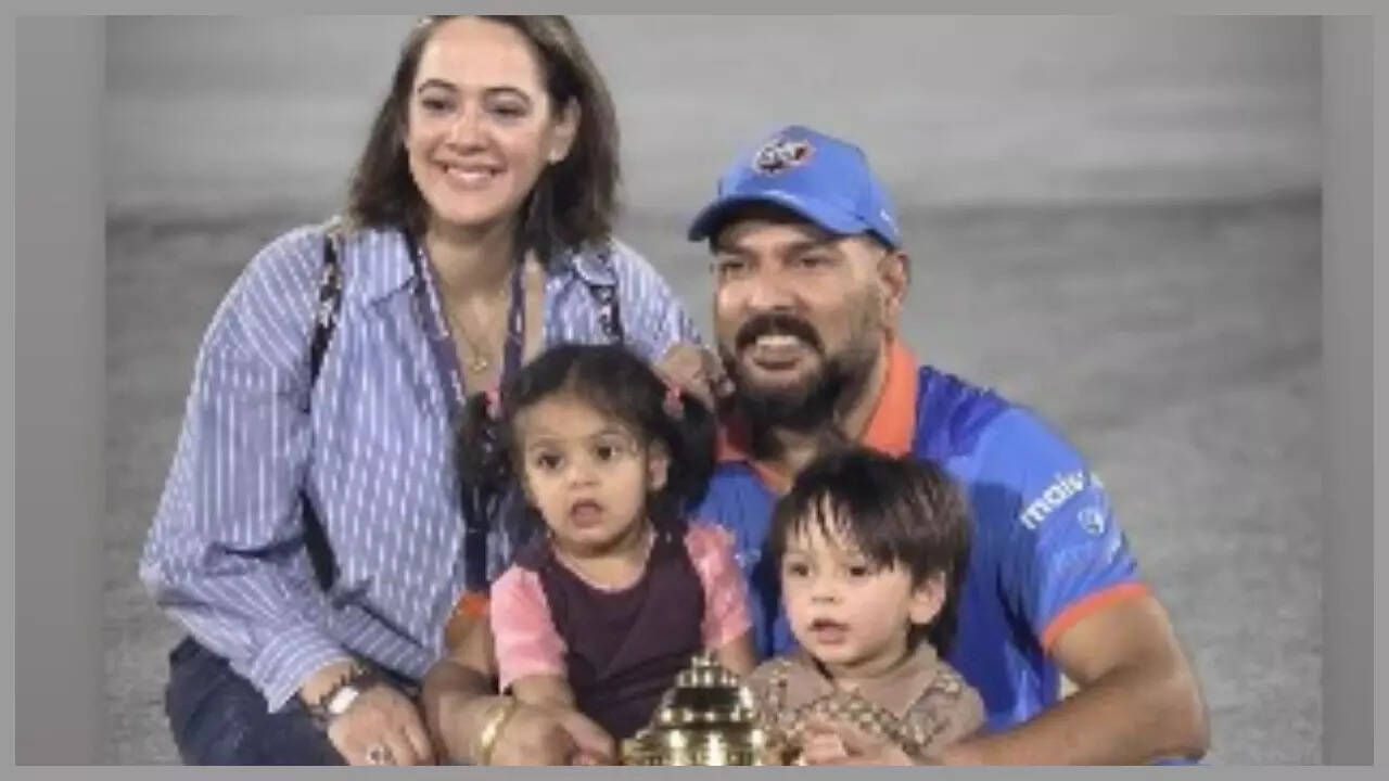 Hazel Keech shares a cute photo with Yuvraj Singh and kids