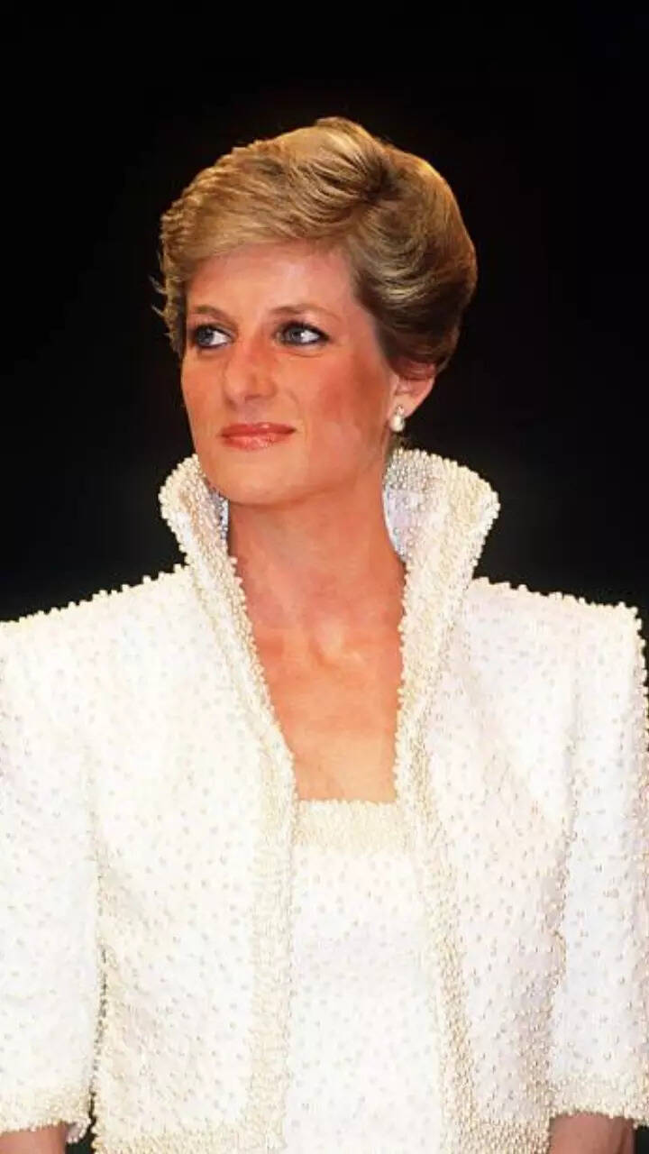 10 breathtaking dresses of late Princess Diana