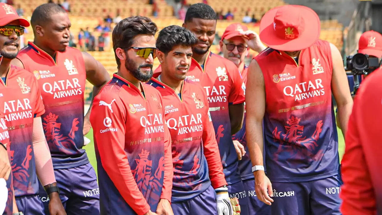 Former CSK star brutally mocks RCB - WATCH