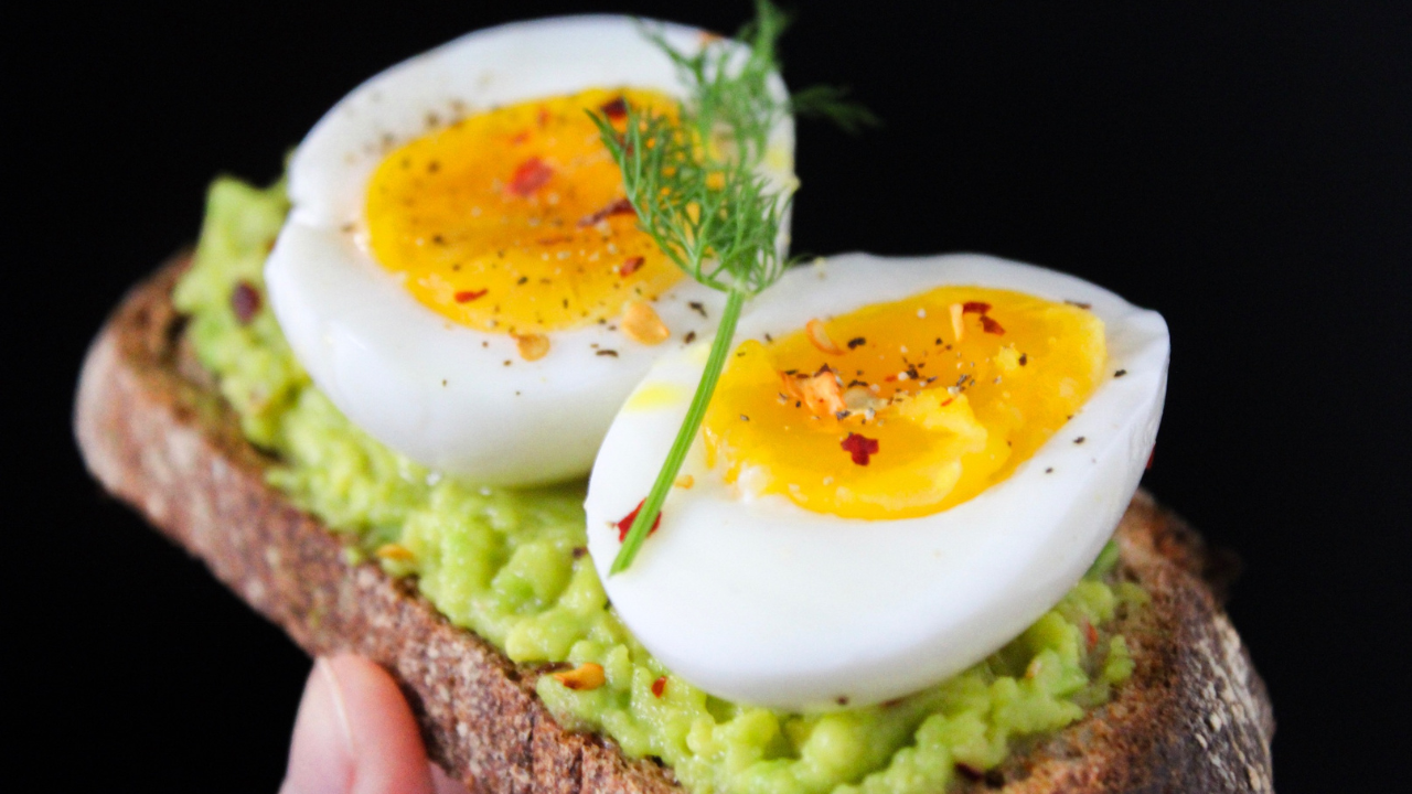 4 superfoods with more protein than eggs