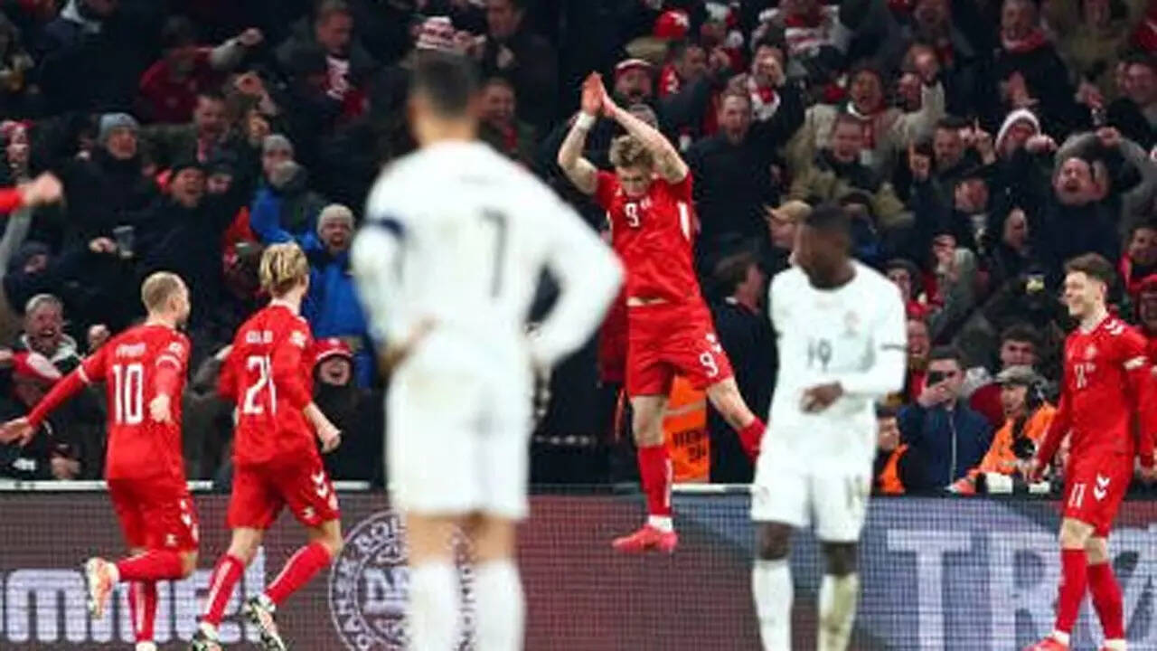 Hojlund imitates Cristiano Ronaldo's 'Siuuu' celebration - WATCH