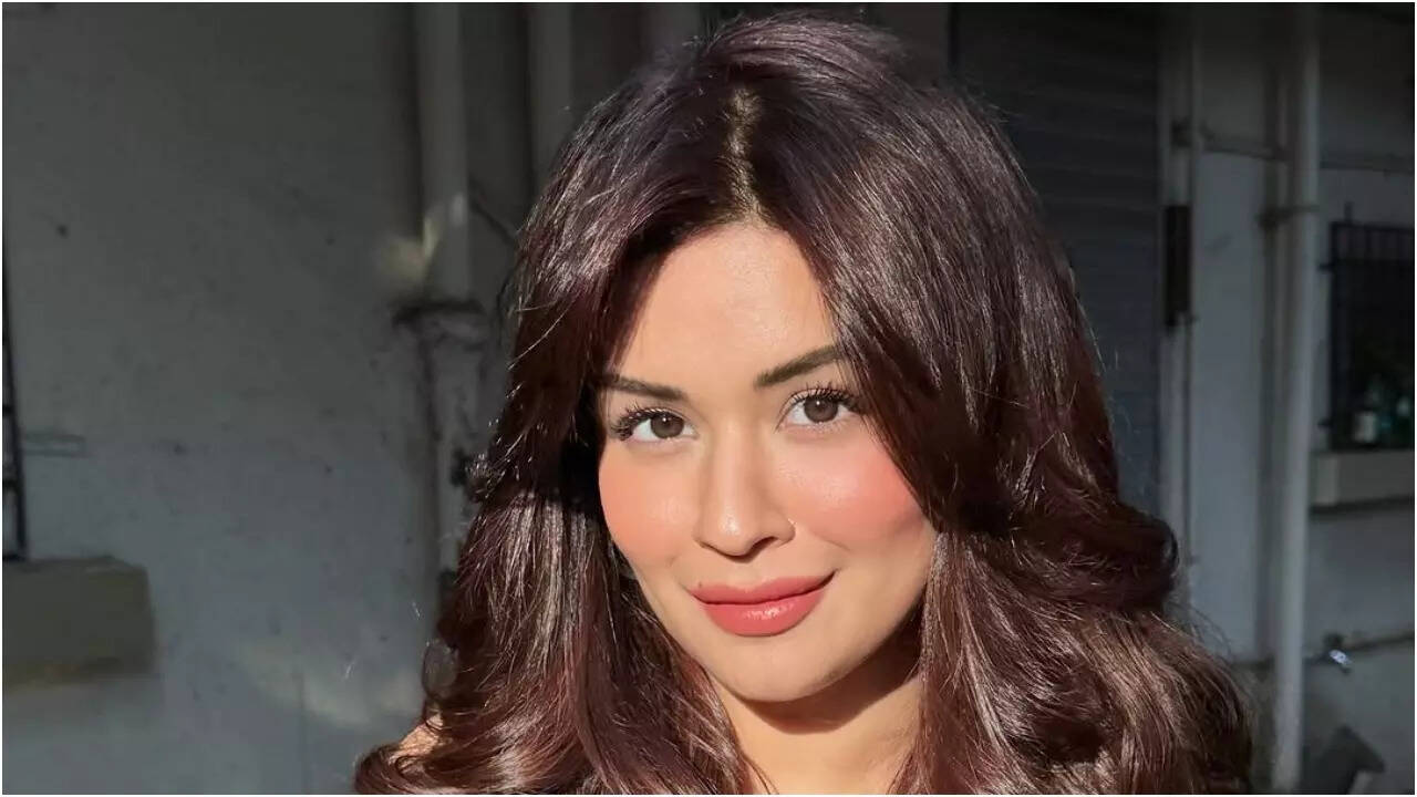 Avneet Kaur hit a boy with bat after misbehaving on Holi