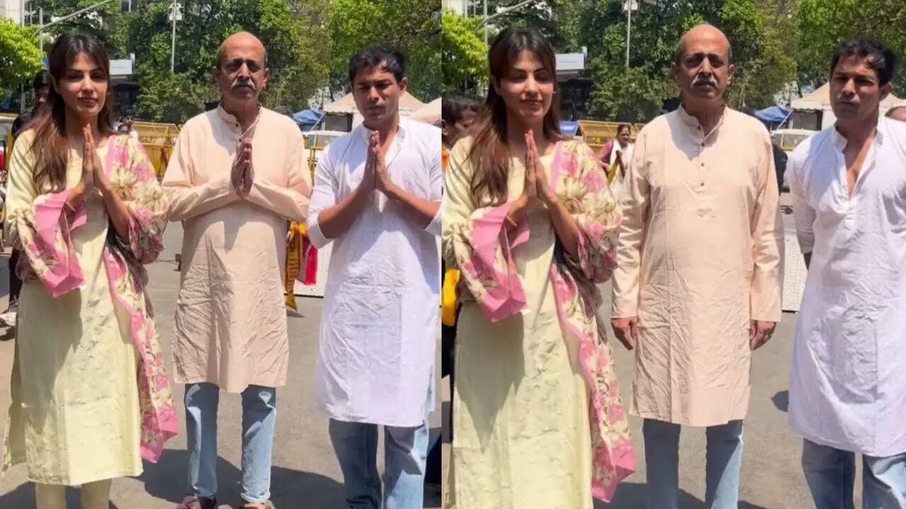 Rhea and Showik visit Siddhivinayak temple