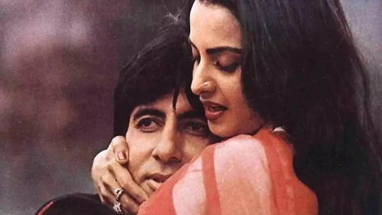 Why does Rekha wear sindoor for Big B ? Hanif reveals