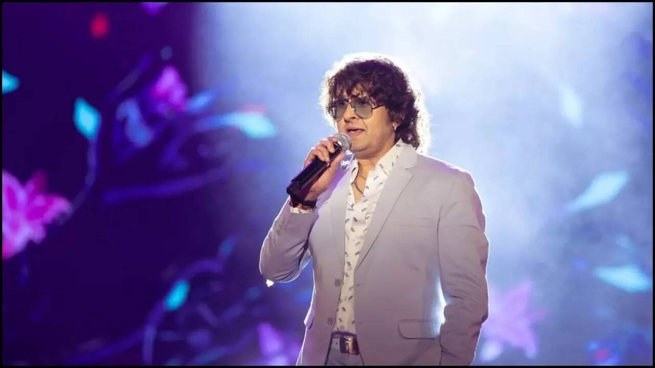 Sonu dismisses reports of stone pelting: Only vape was thrown